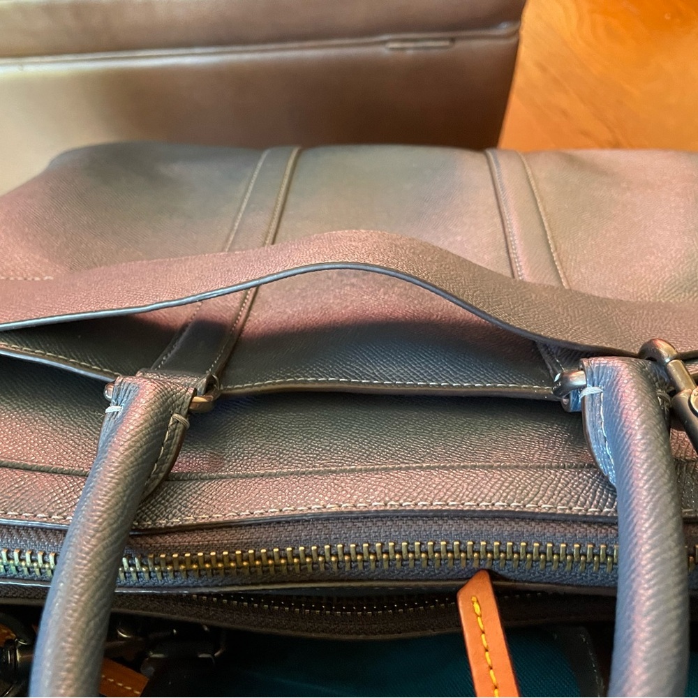 Gorgeous Coach Metropolitan Double Zip Business Case in pebble leather. - Picture 13 of 15